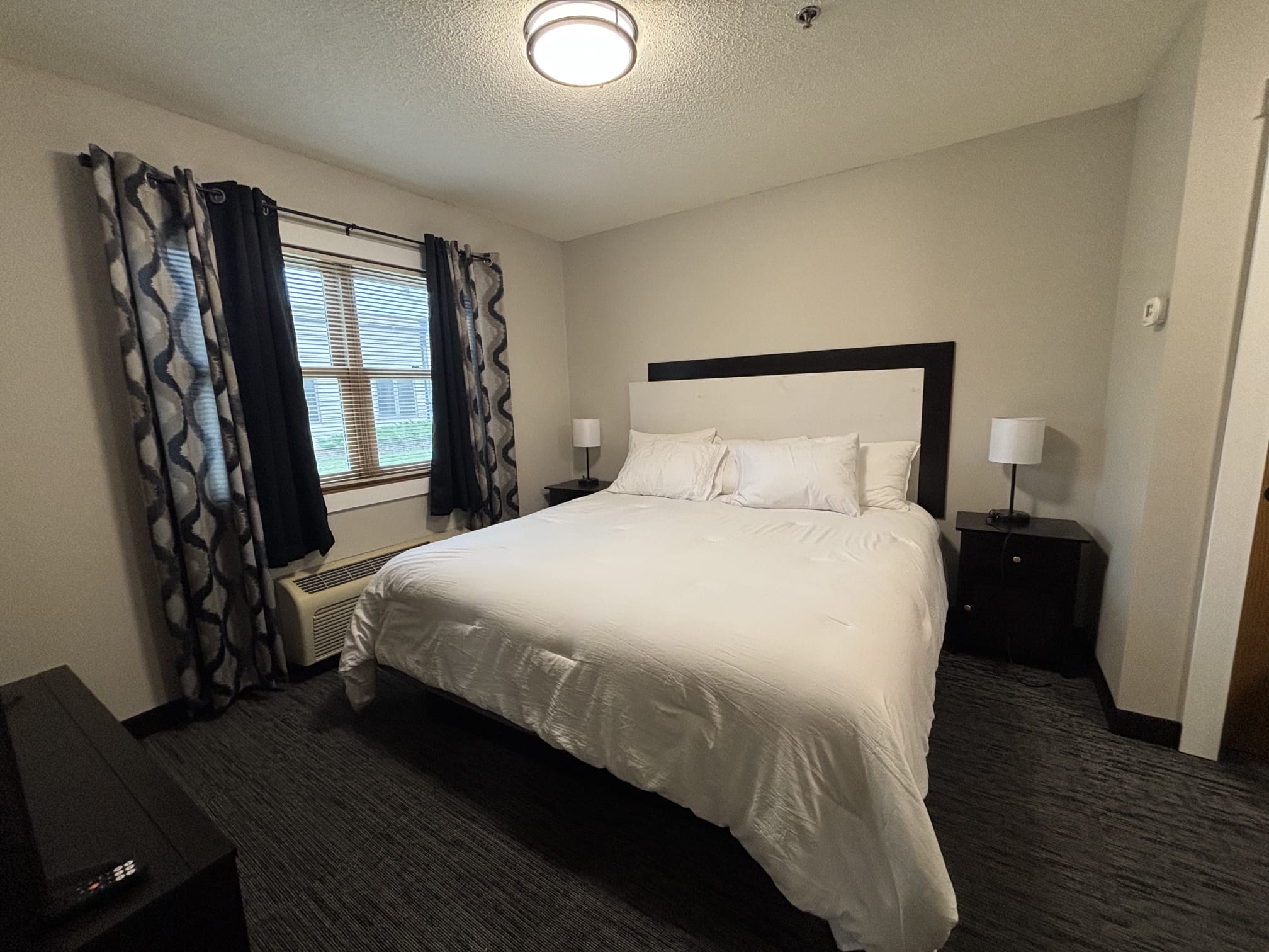 King/Queen/Full Suite - Parkside Inn & Suites in Arlington