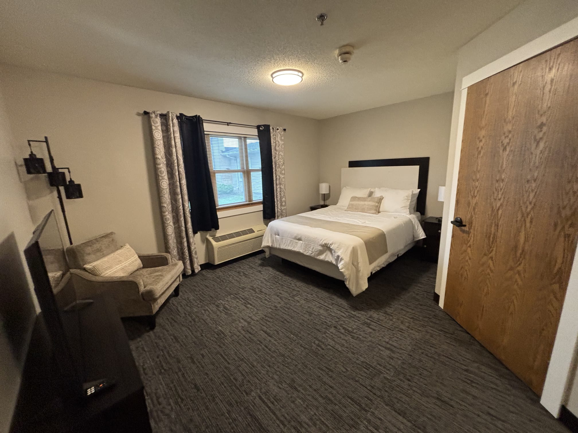 Parkside Inn & Suites Photo - Parkside Inn & Suites in Arlington
