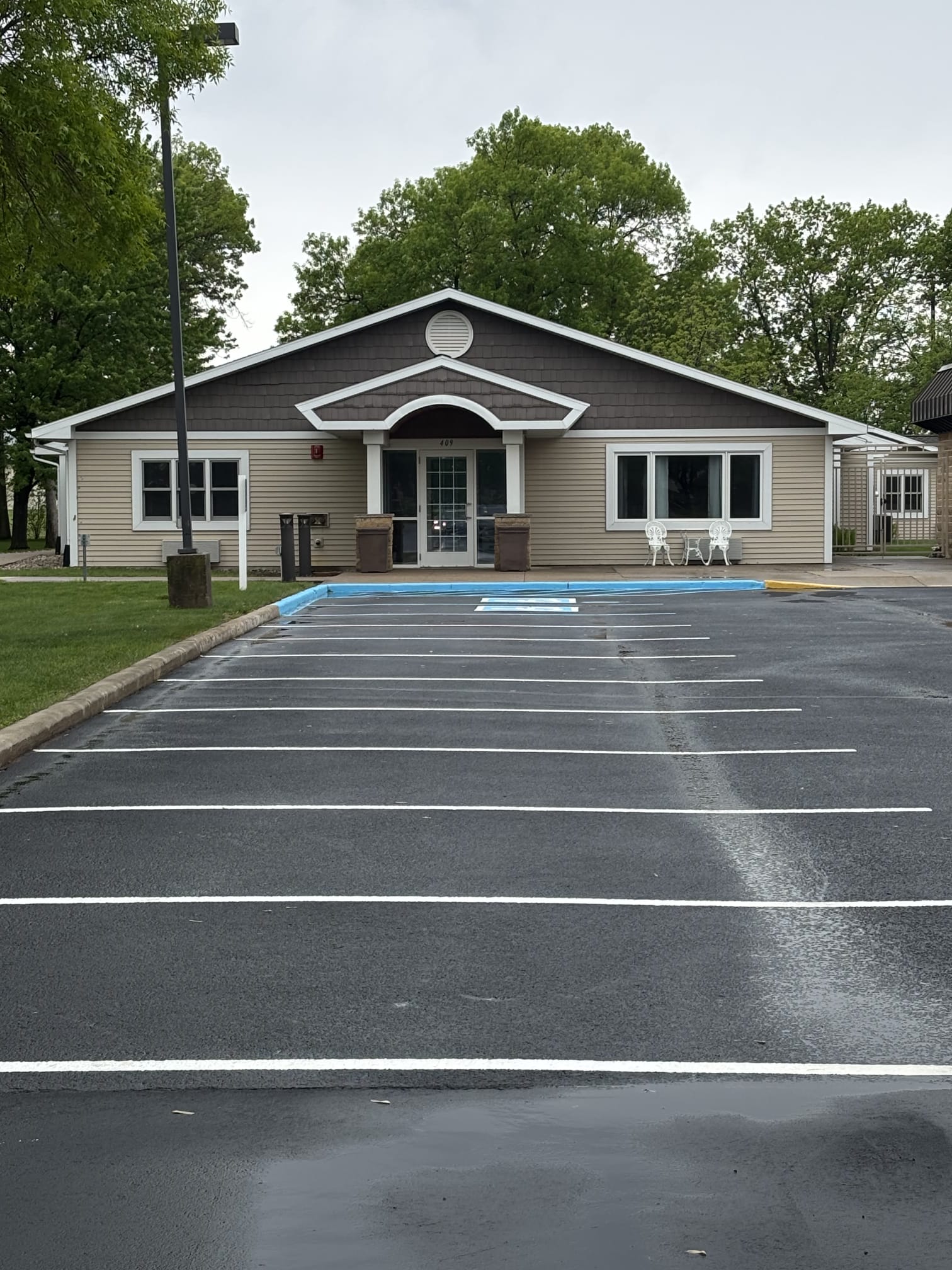 Parkside Inn & Suites Photo - Parkside Inn & Suites in Arlington